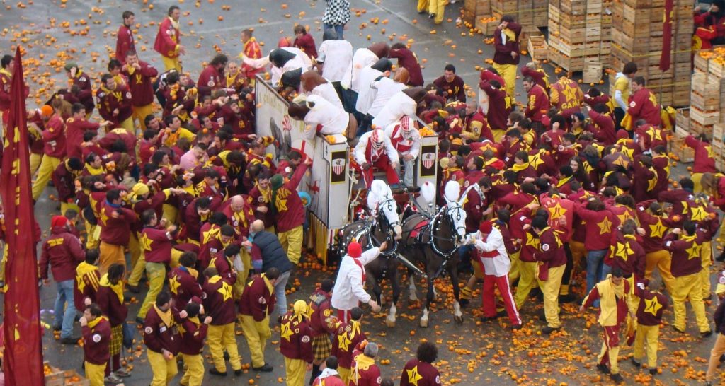 Storico Carnevale di Ivrea (TO) - battaglia delle Arance - carnevale 2023 piemonte