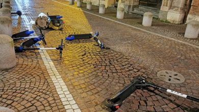 Photo of Bici e monopattini sotto i portici di Torino: in un anno 300 multe
