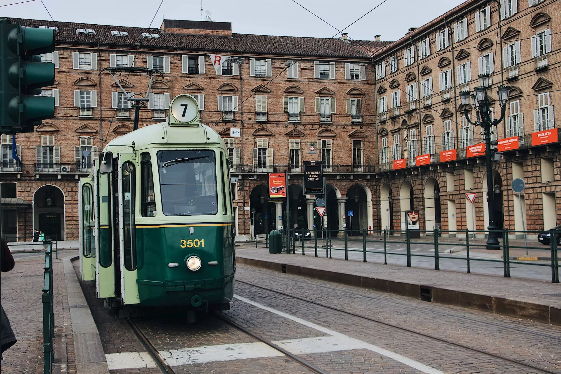 tram storico torino piazza castello