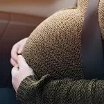 Torino: i carabinieri aiutano una donna incinta bloccata nel traffico