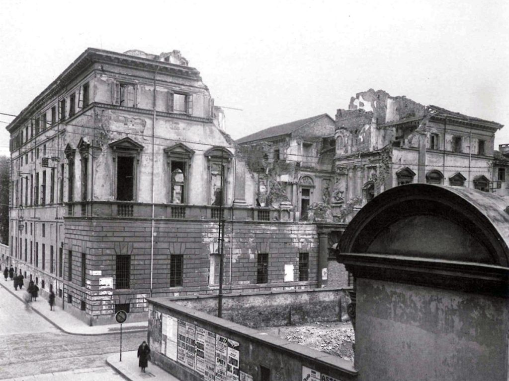 palazzo bombardato in bianco e nero