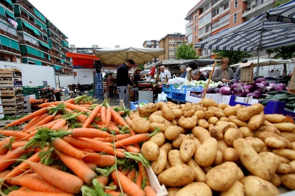 banco del mercato patate e carote