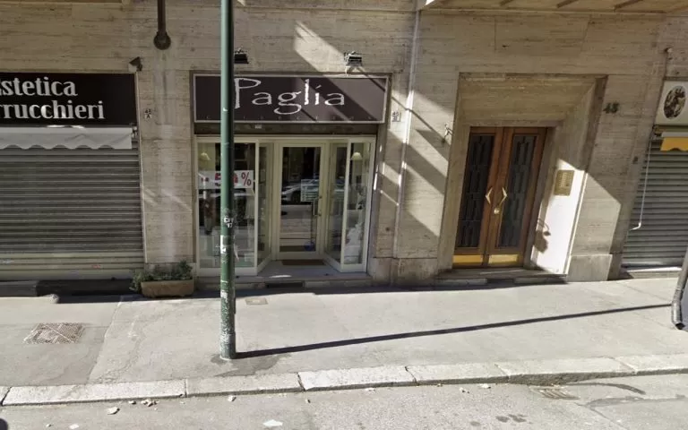 esterno merceria Paglia, insegna marrone e scritta bianca