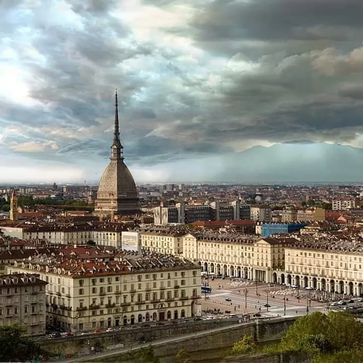 skyline Torino con nuvole