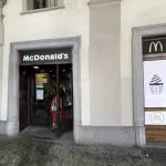 Un provvedimento inatteso: McDonald’s di Piazza Statuto costretto a chiudere per motivi sanitari