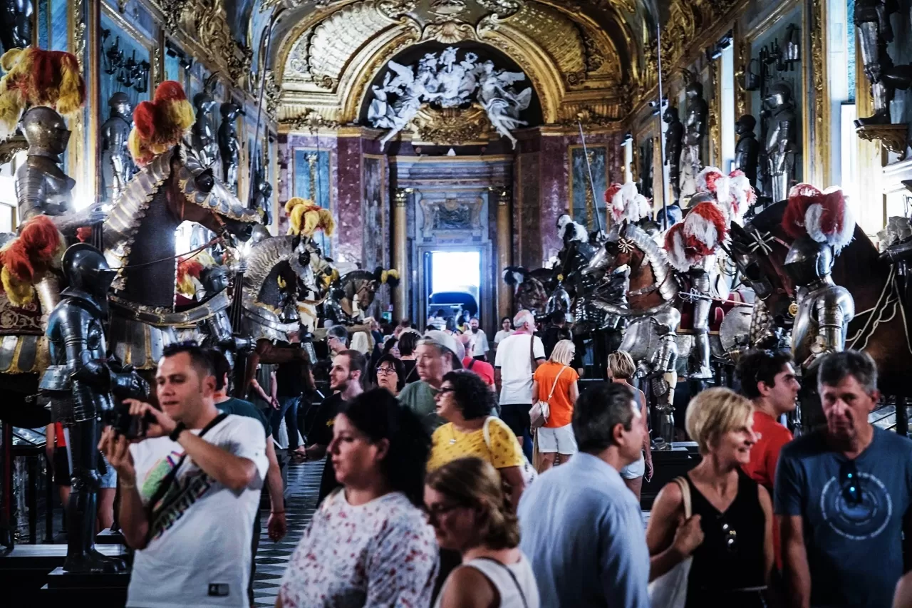 visitatori all'interno dei Musei Reali di Torino