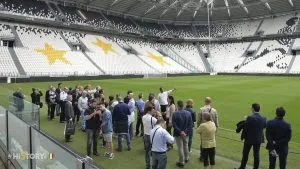 Visitatori durante il tour all’Allianz Stadium di Torino nella primavera 2025