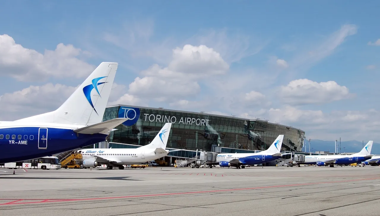 Aerei Blue Air all’aeroporto di Torino Caselle prima del fallimento della compagnia nel 2023