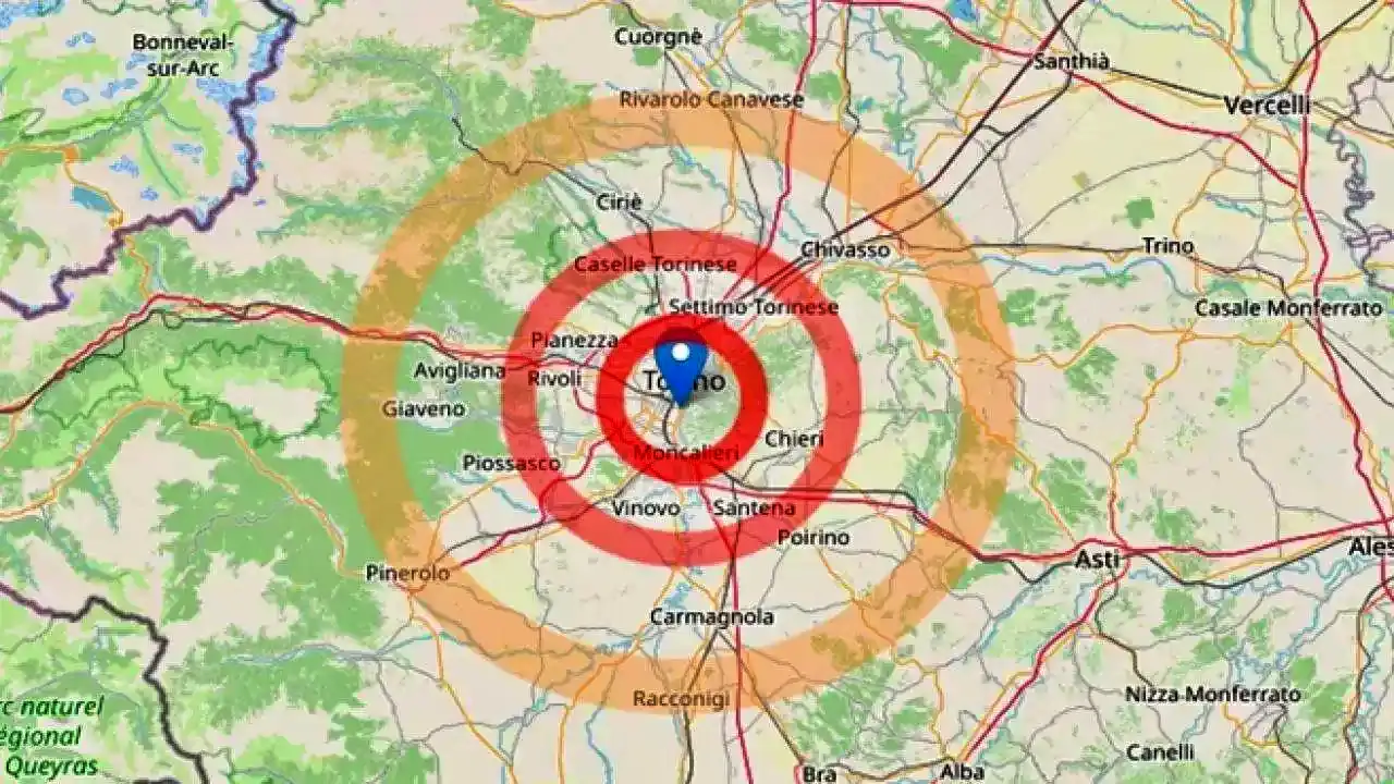 Mappa del Piemonte con epicentro del terremoto evidenziato da cerchi concentrici rossi e arancioni attorno alla città di Torino