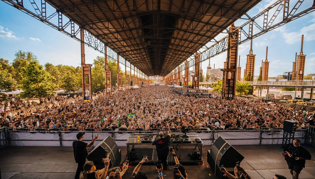Il pubblico del Kappa Futur Festival al Parco Dora di Torino durante una delle passate edizion