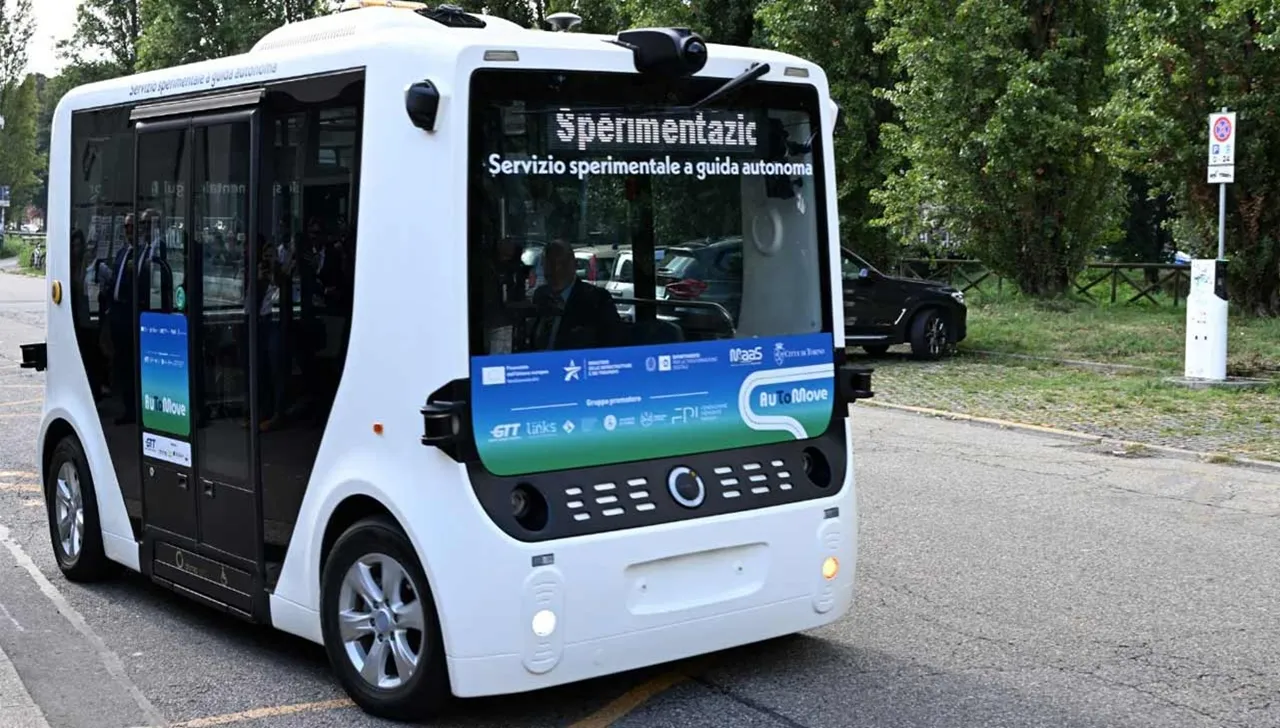 navetta sperimentale in servizio su strada