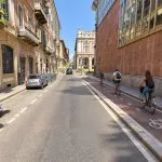 Via Principe Amedeo, la ciclabile finisce sul marciapiede: cittadini chiedono più sicurezza